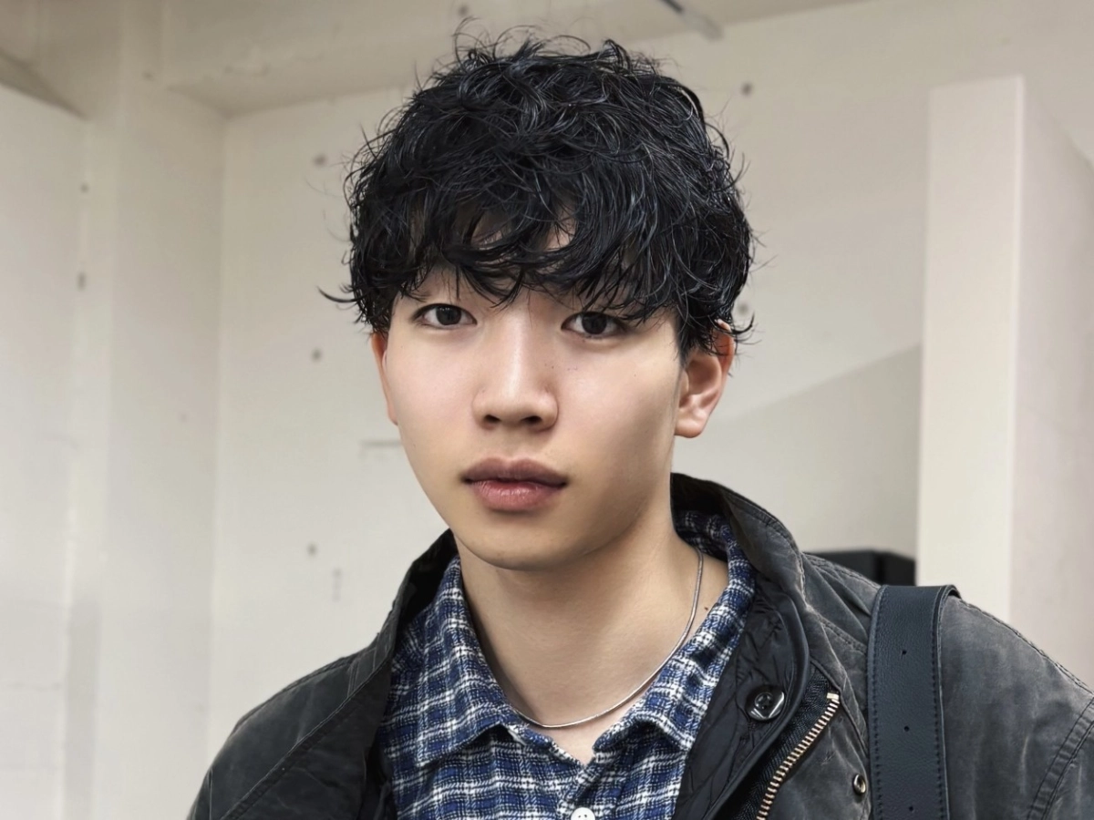 落ち着きの中に“抜け感”を。大人のシャドウパーマ