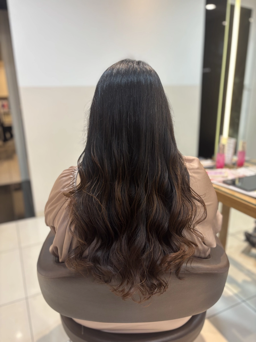 やわらかツヤ感が魅力！大人かわいいコテ巻き風パーマ