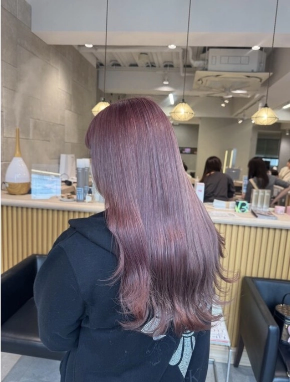 【透明感たっぷりのブリーチカラーでイメチェン】