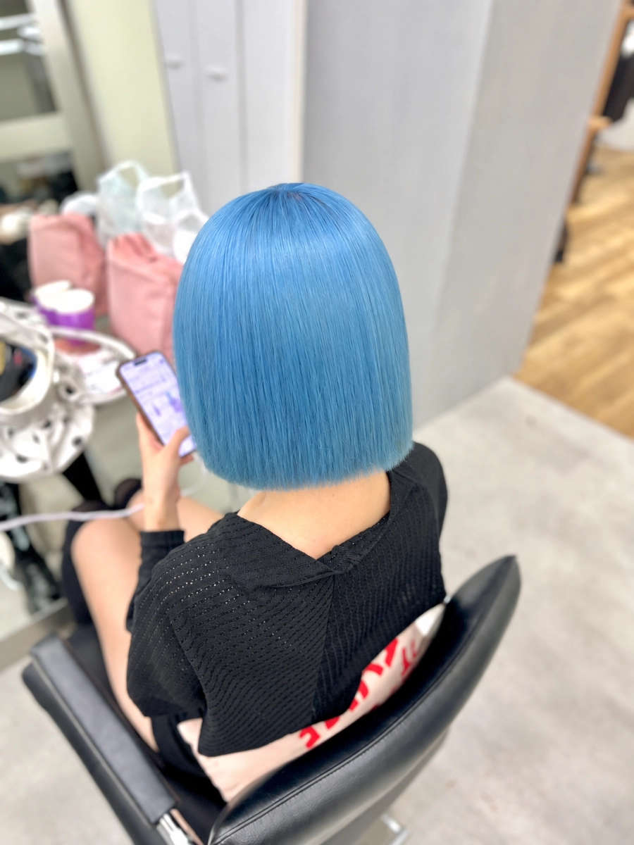 横浜で水色ダブルカラー・水色ハイトーンカラーならSTYLE横浜｜ブリーチでつくる透明感ブルー