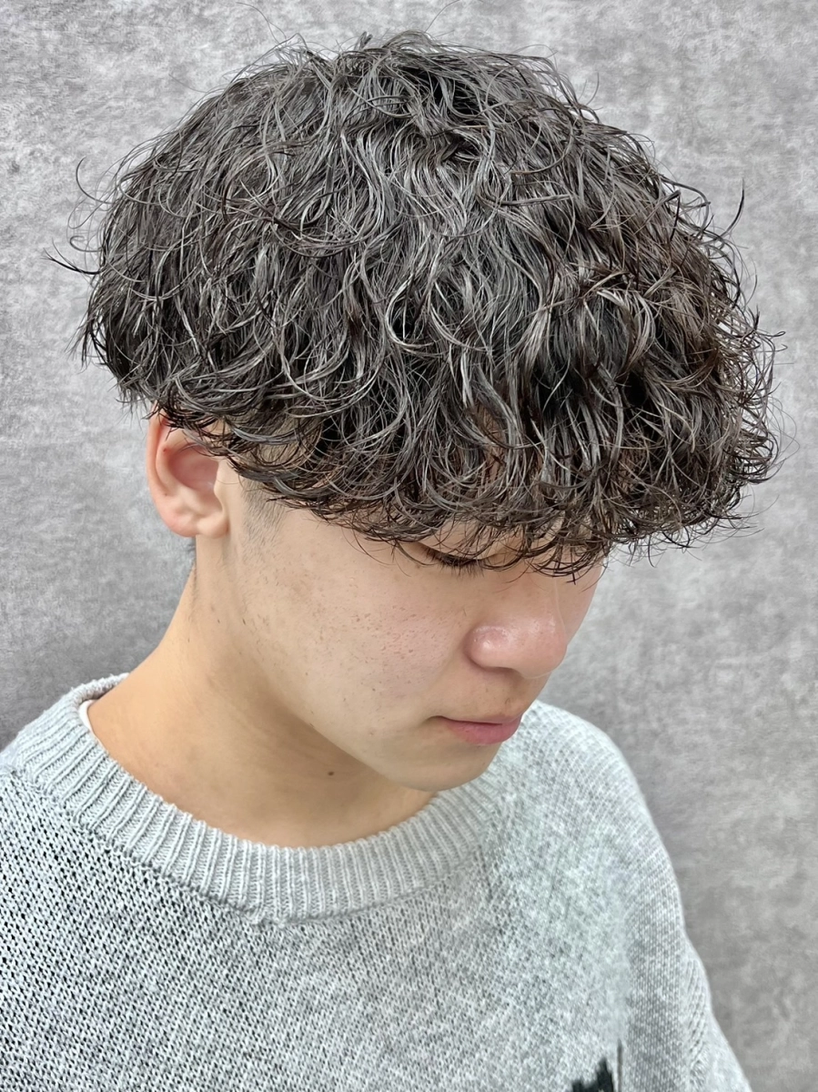 【初めてでも安心！メンズパーマの魅力と効果】