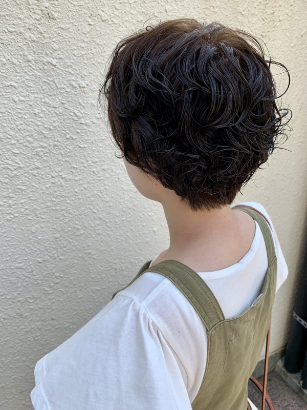 #ショートヘアにアクセントを