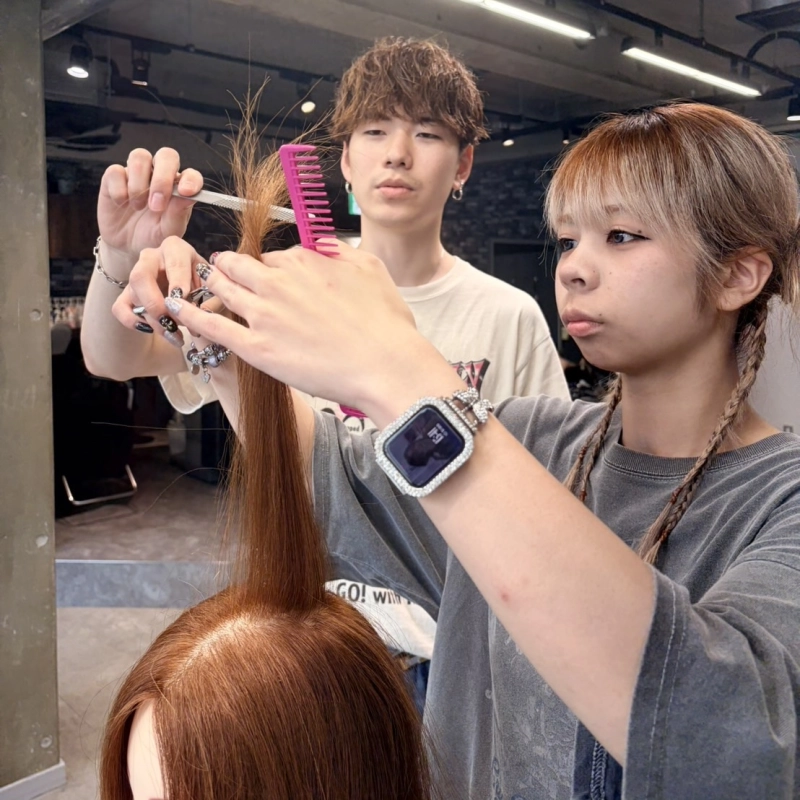 先輩達が技術も教えてくれます✂️