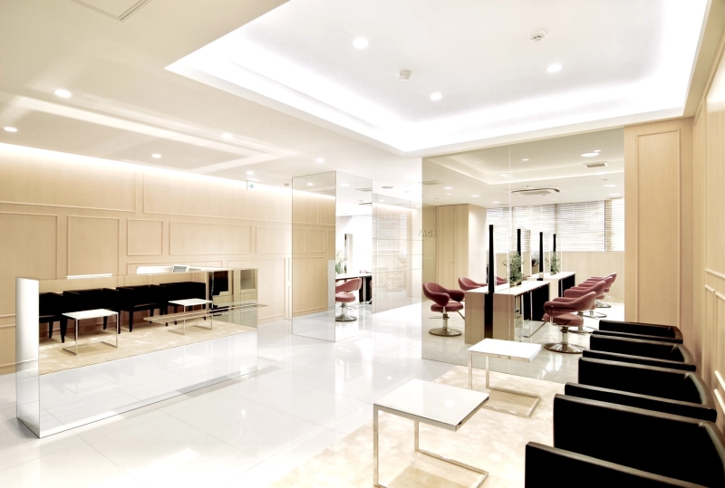 駅前ならではの幅広い層のお客様にご来店頂いてます。