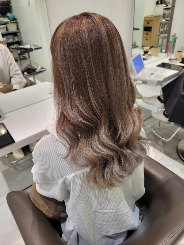 ナチュラルハイライトカラー