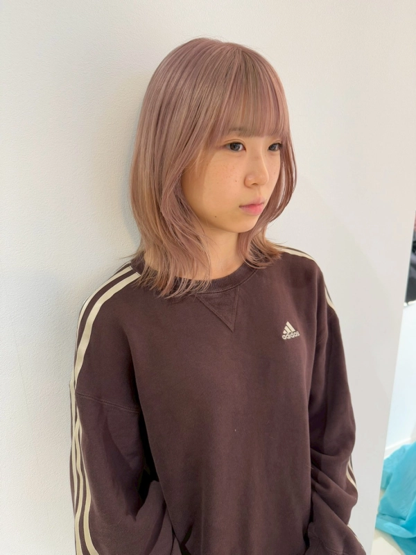 ピンクベージュ