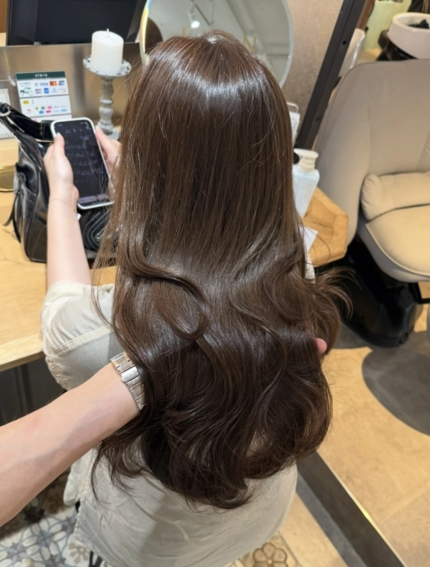 オリーブベージュ