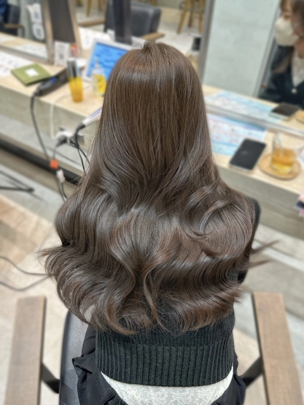 オリーブベージュ