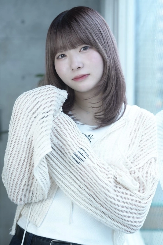 顔まわりレイヤー×ベージュカラー