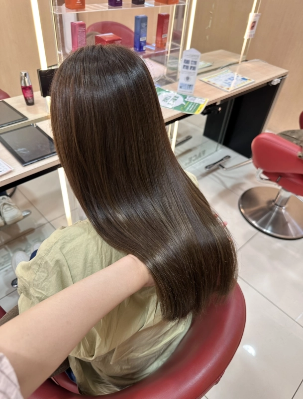 オリーブベージュ