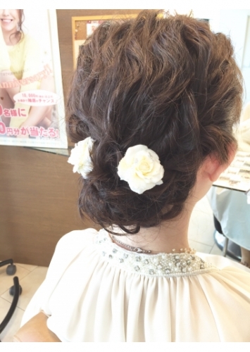 ねじりウェーブでシンプルに☆コンパクトヘアセット