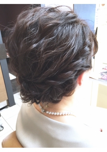 ダークトーンでふわふわウェーブヘアセット