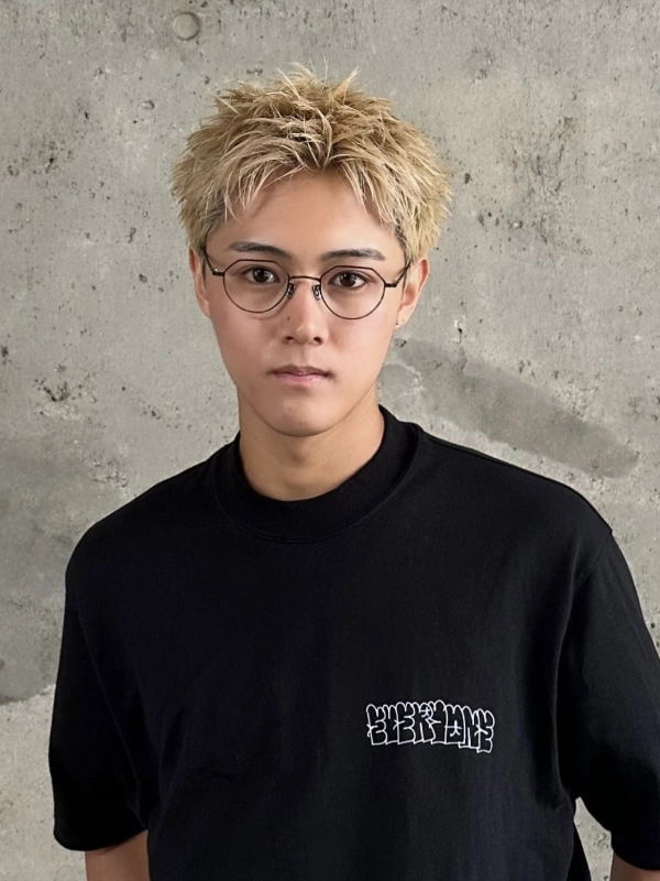 ブロンドスパイキーショート