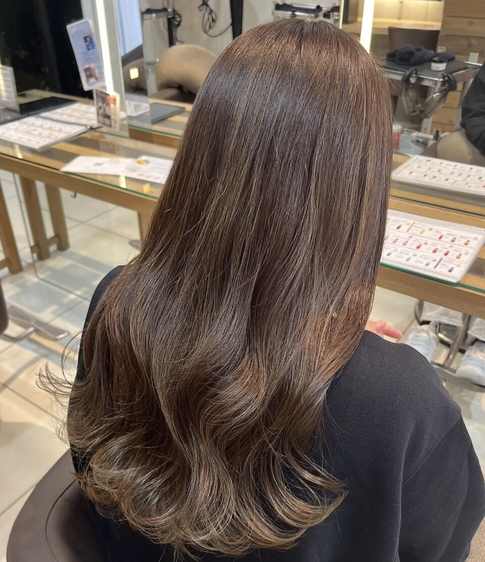 艶々グレージュカラー