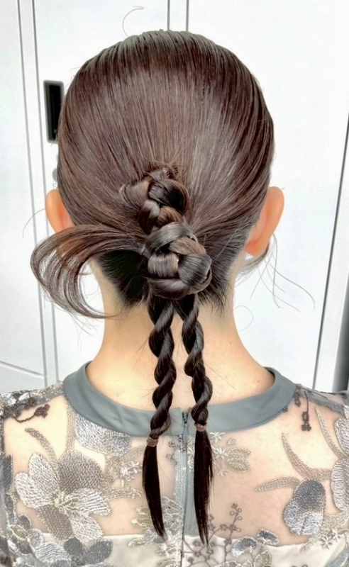 横浜駅近郊徒歩5分 横浜で結婚式ヘアセット/横浜お呼ばれヘアセット/横浜ヘアセット/横浜結婚式ヘアアレンジ/横浜お呼ばれヘアアレンジ/横浜カチモリ/横浜立体リボン/横浜くるみちゃんヘア/横浜シニヨン/横浜ゆるふわアップ/横浜編みおろし/横浜ハーフアップ/横浜タイト系/金箔/ビックリボン/ビックシュシュ