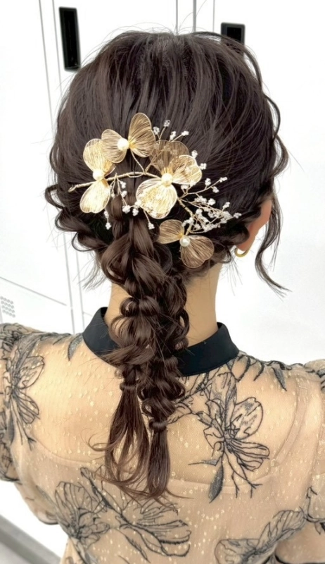 横浜駅近郊徒歩5分 横浜で結婚式ヘアセット/横浜お呼ばれヘアセット/横浜ヘアセット/横浜結婚式ヘアアレンジ/横浜お呼ばれヘアアレンジ/横浜カチモリ/横浜立体リボン/横浜くるみちゃんヘア/横浜シニヨン/横浜ゆるふわアップ/横浜編みおろし/横浜ハーフアップ/横浜タイト系/金箔/ビックリボン/ビックシュシュ