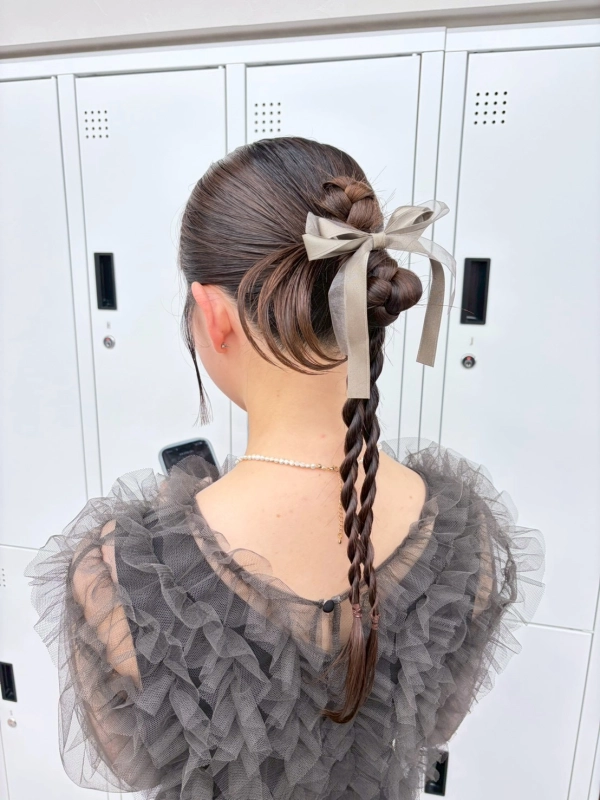 横浜駅近郊徒歩5分 横浜で結婚式ヘアセット/横浜お呼ばれヘアセット/横浜ヘアセット/横浜結婚式ヘアアレンジ/横浜お呼ばれヘアアレンジ/横浜カチモリ/横浜立体リボン/横浜くるみちゃんヘア/横浜シニヨン/横浜ゆるふわアップ/横浜編みおろし/横浜ハーフアップ/横浜タイト系/金箔/ビックリボン/ビックシュシュ